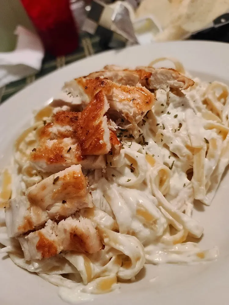 Fettuccine Alfredo with Chicken La